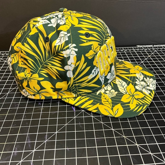 Oregon Ducks 🟢🟡 New Era SnapBack Hat Floral Hawaii Beach Print 🔥 - Picture 8 of 8